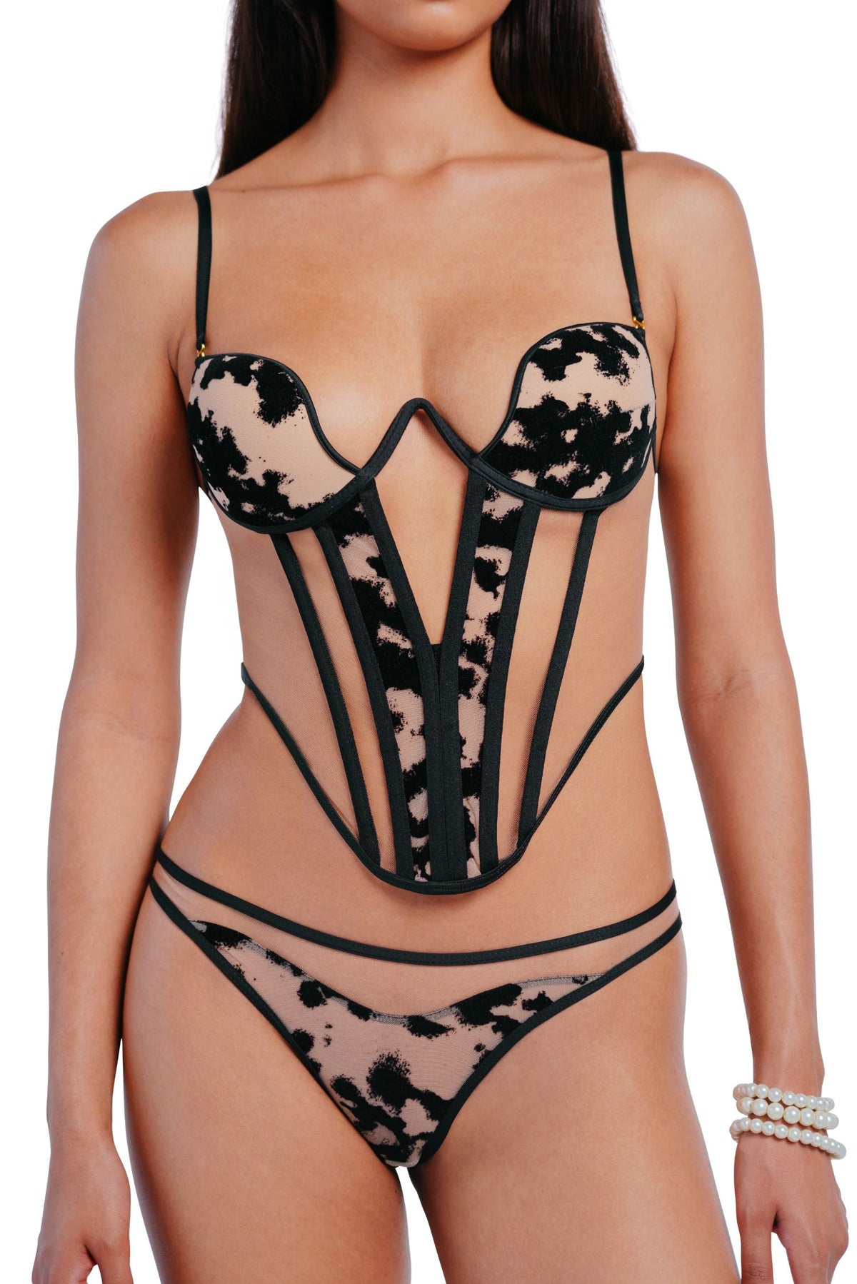 Detal przewiewnego tiulu – stringi damskie Harlow One